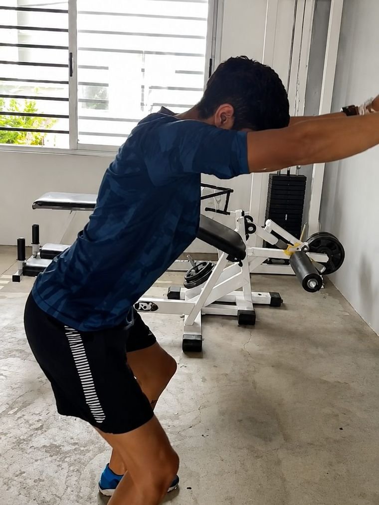 Nicolás entrenando en su casa cuando empezó